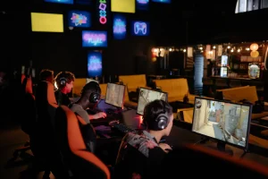 eSports - pro players concentrati in sessioni di gaming