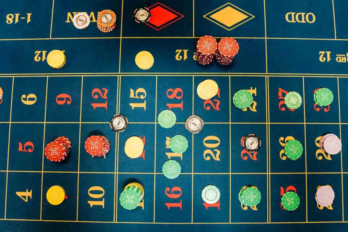 scommesse tavolo da gioco con fiches 